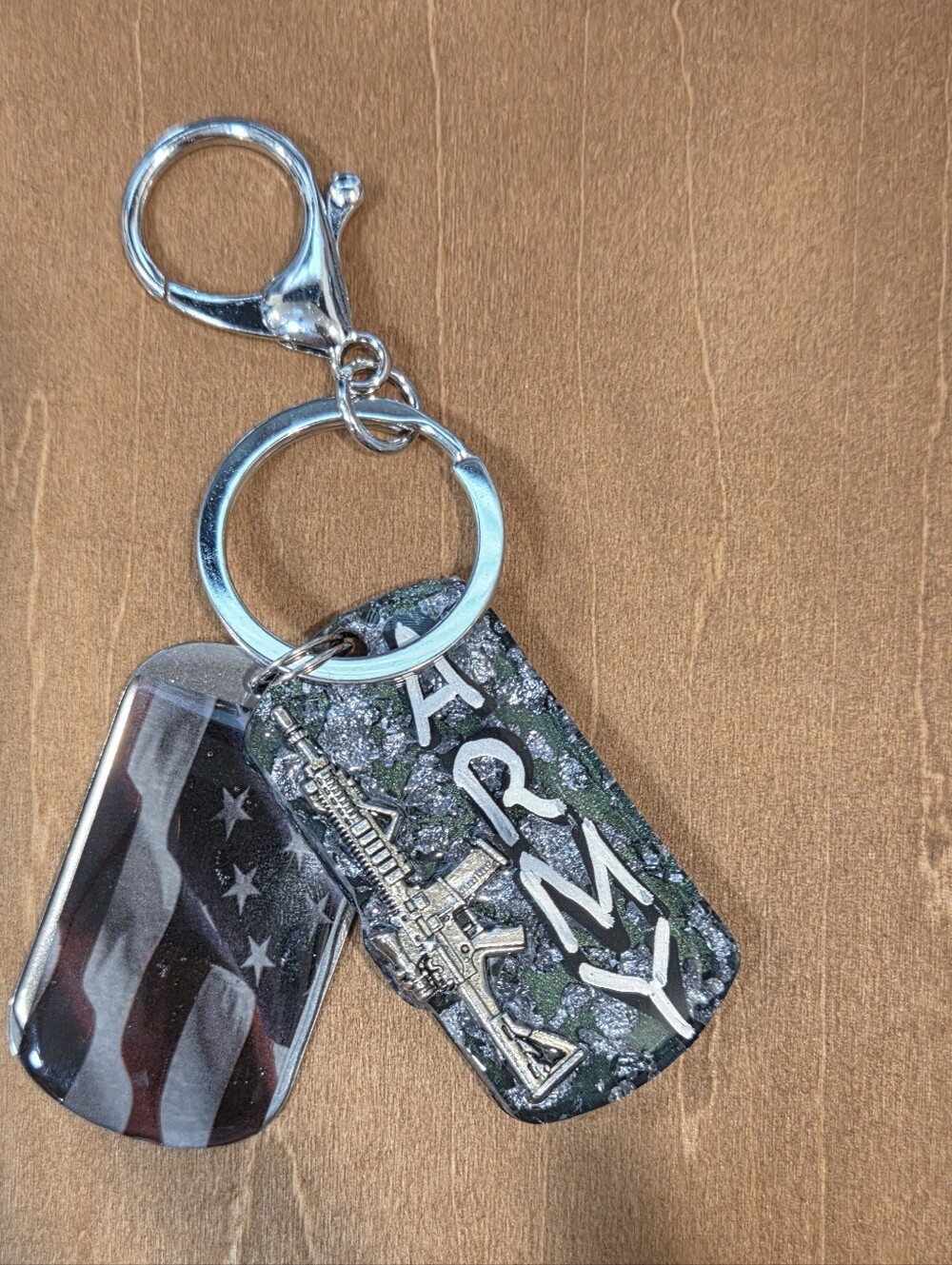 NWT Handmade Resin Military Dog Tag Keychain – US Army & American Flag